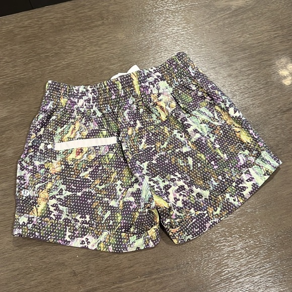 Lululemon - Picture 2 of 6